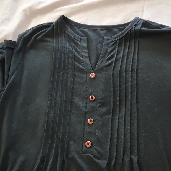 Short Sleeve, black knit top - Picture 3 of 4